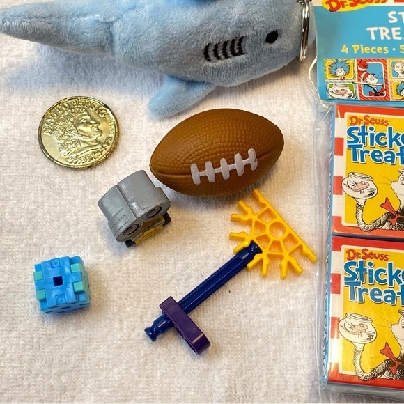 6 for$20♥️Toybundle.Toys,cards,keychain,Mickey button,etc. - Picture 3 of 8